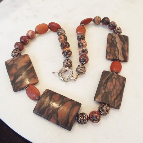 ROSY GREY LAGUNA AGATE SLABS AND BEADS & CARNELLIAN STONE NECKLACE C